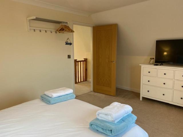 Stylish Contemporary Seaside Holiday Home With 5 Bedrooms, Sea View, Parking And Ev Point 荷尼湾 外观 照片